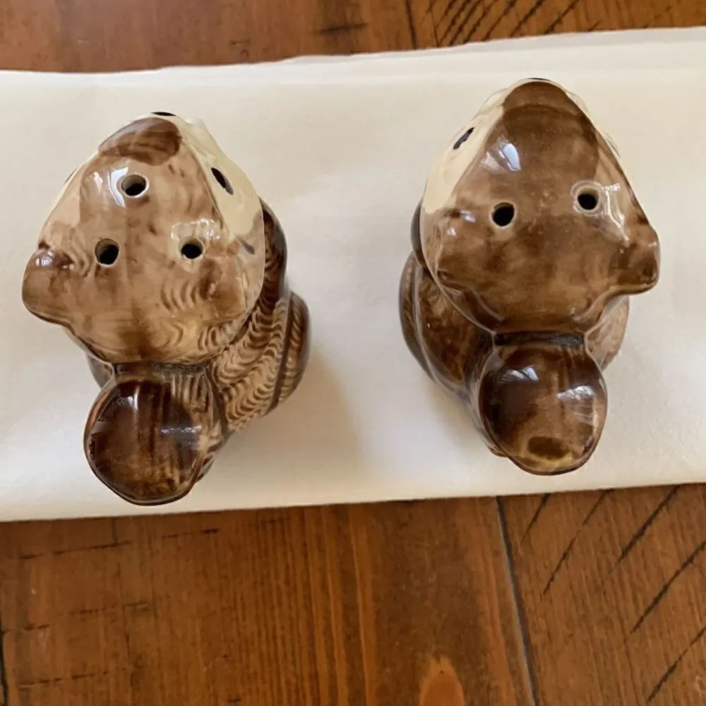 Vintage Squirrel Salt & Pepper‎ Ceramic Outdoor Woodsy Shakers Fall Autumn